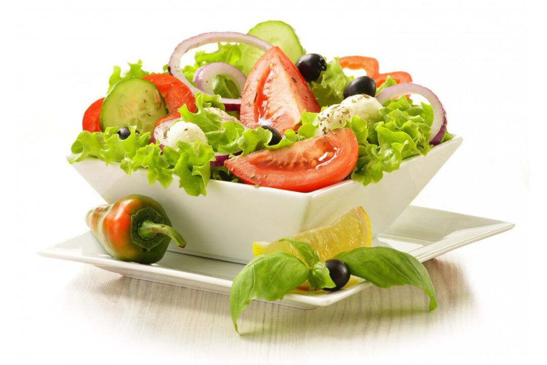 Le jour des légumes du régime chimique, vous pouvez préparer une délicieuse salade