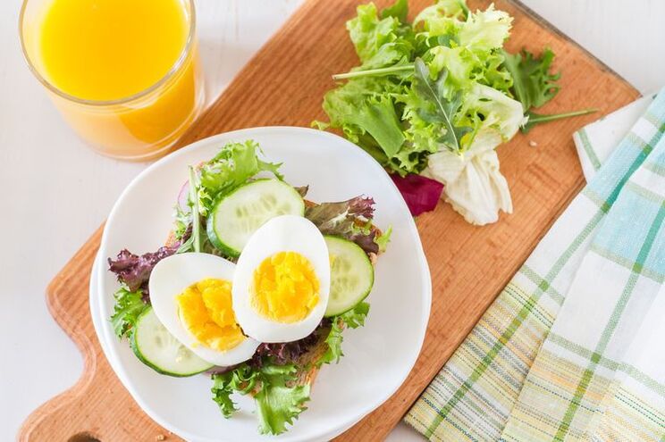 Salade de concombre et œufs durs