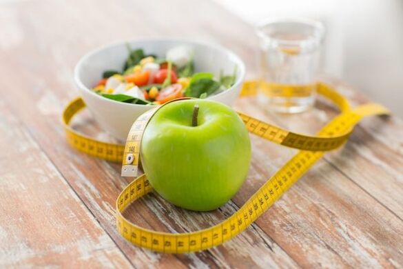 les légumes, les fruits et l'eau sont importants pour perdre du poids